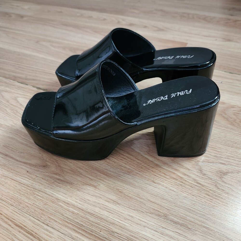 Public Desire plataform mules in black patent - Picture 4 of 7